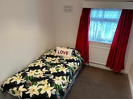 Stunning 3-bed House in Burnley