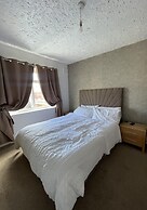 3 bed House in Blackpool With Cinema & hot tub