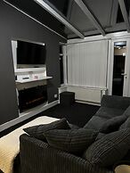 3 bed House in Blackpool With Cinema & hot tub