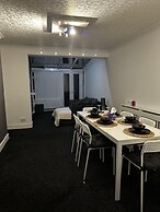 3 bed House in Blackpool With Cinema & hot tub