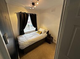 3 bed House in Blackpool With Cinema & hot tub