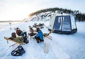 Room in Lodge - Peace & Quiet Hotel Floating Glass Room for 2 Guests E