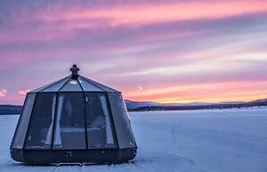 Room in Lodge - Peace & Quiet Hotel Floating Glass Room for 2 Guests E