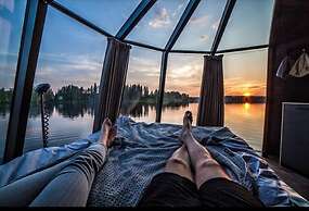 Room in Lodge - Peace & Quiet Hotel Floating Glass Room for 2 Guests E
