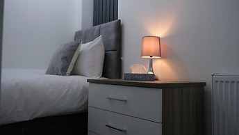 Manchester - 3 Bedroom House - Sleeps 5 - Etihcity