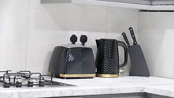 Manchester - 3 Bedroom House - Sleeps 5 - Etihcity