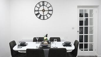 Manchester - 3 Bedroom House - Sleeps 5 - Etihcity