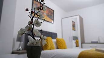 Manchester - 3 Bedroom House - Sleeps 5 - Etihcity