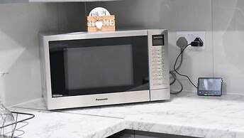 Manchester - 3 Bedroom House - Sleeps 5 - Etihcity