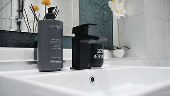 Manchester - 3 Bedroom House - Sleeps 5 - Etihcity