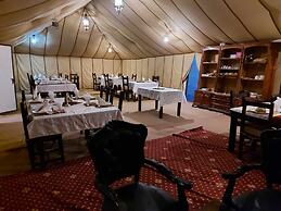 luxury camp jumeirah resort