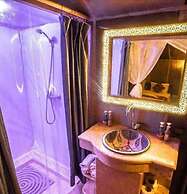 luxury camp jumeirah resort