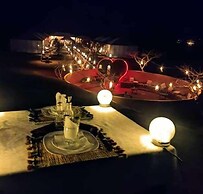 luxury camp jumeirah resort