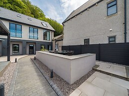 Caerffynnon House