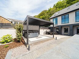 Caerffynnon House