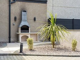 Caerffynnon House