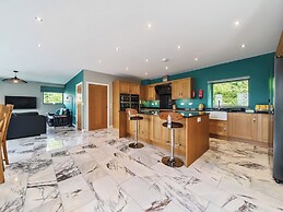 Caerffynnon House