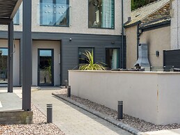 Caerffynnon House