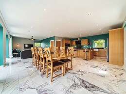 Caerffynnon House