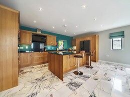 Caerffynnon House
