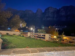 MAKRIS Papigo luxury suites