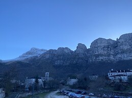 MAKRIS Papigo luxury suites