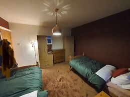 Detached 4-bed House in Leeds