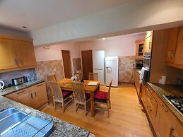 Detached 4-bed House in Leeds