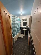 Detached 4-bed House in Leeds