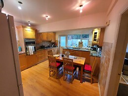 Detached 4-bed House in Leeds