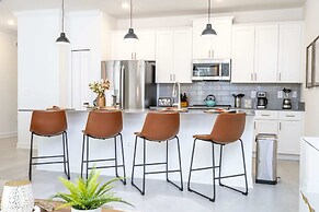 4Bd W/ Private Pool & Free Waterpark @ Storey Lake 2461