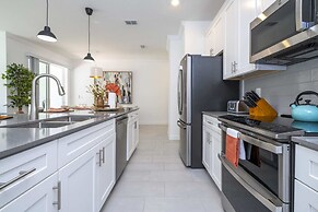 4Bd W/ Private Pool & Free Waterpark @ Storey Lake 2461