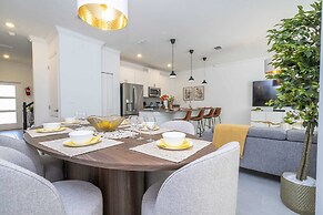 4Bd W/ Private Pool & Free Waterpark @ Storey Lake 2461