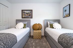 Gorgeous 4 Bd W/ Pool At Storey Lake Resort 2485