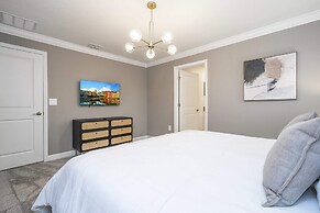 Stunning 5 Bd W/ Pool @ Storey Lake Resort 2400