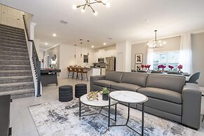 Stunning 5 Bd W/ Pool @ Storey Lake Resort 2400