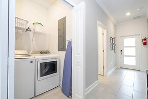 Stunning 5 Bd W/ Pool @ Storey Lake Resort 2400