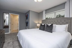 Stunning 5 Bd W/ Pool @ Storey Lake Resort 2400