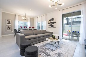 Stunning 5 Bd W/ Pool @ Storey Lake Resort 2400