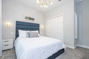 Stunning 5 Bd W/ Pool @ Storey Lake Resort 2400