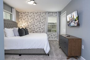 Stunning 5 Bd W/ Pool @ Storey Lake Resort 2400