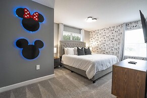 Stunning 5 Bd W/ Pool @ Storey Lake Resort 2400