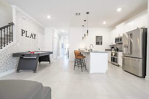 Stunning 5 Bd W/ Pool @ Storey Lake Resort 2400