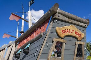 Stunning 5 Bd W/ Pool @ Storey Lake Resort 2400