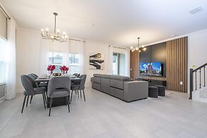 Stunning 5 Bd W/ Pool @ Storey Lake Resort 2400