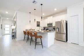 Stunning 5 Bd W/ Pool @ Storey Lake Resort 2400