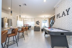 Stunning 5 Bd W/ Pool @ Storey Lake Resort 2400