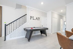 Stunning 5 Bd W/ Pool @ Storey Lake Resort 2400