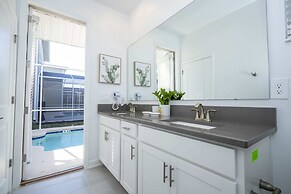 Stunning 5Bd Private Pool & Waterpark @ Champions Gate 8913