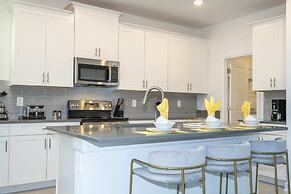 Stunning 5Bd Private Pool & Waterpark @ Champions Gate 8913